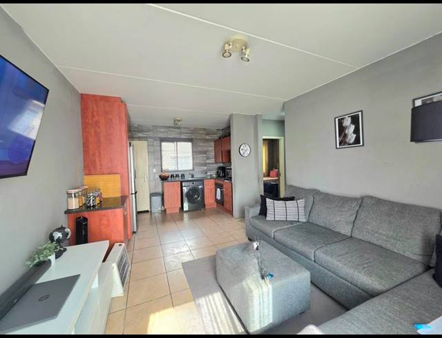 2 BEDROOM APARTMENT FOR SALE IN KLIPPOORTJIE